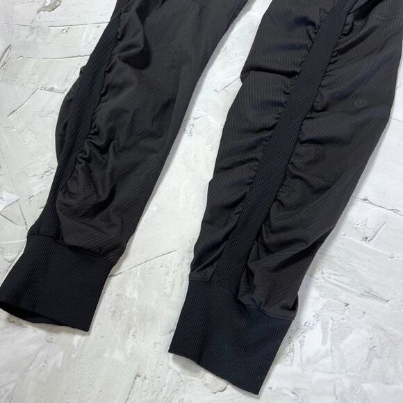 Lululemon Beyond the Studio Jogger SIZE 2 Black Swift Woven Light Stretch Pants - Picture 8 of 16